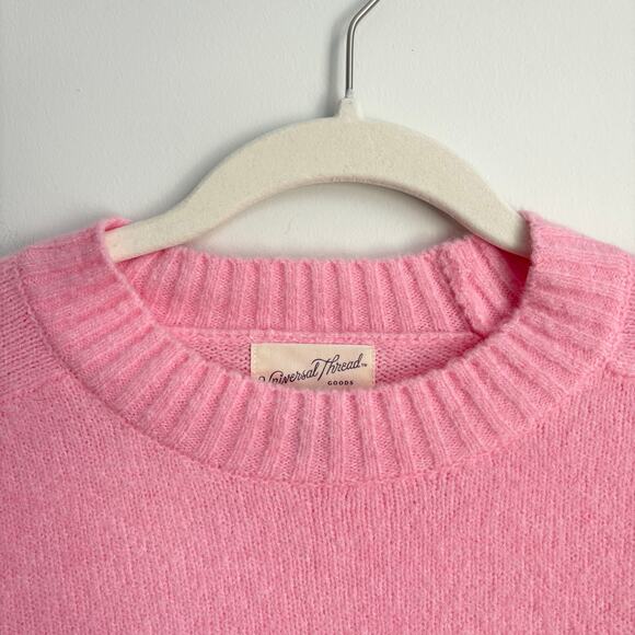 Universal Thread Bubblegum Pink Long Sleeve Cropped Boxy Crewneck Sweater - Picture 2 of 11